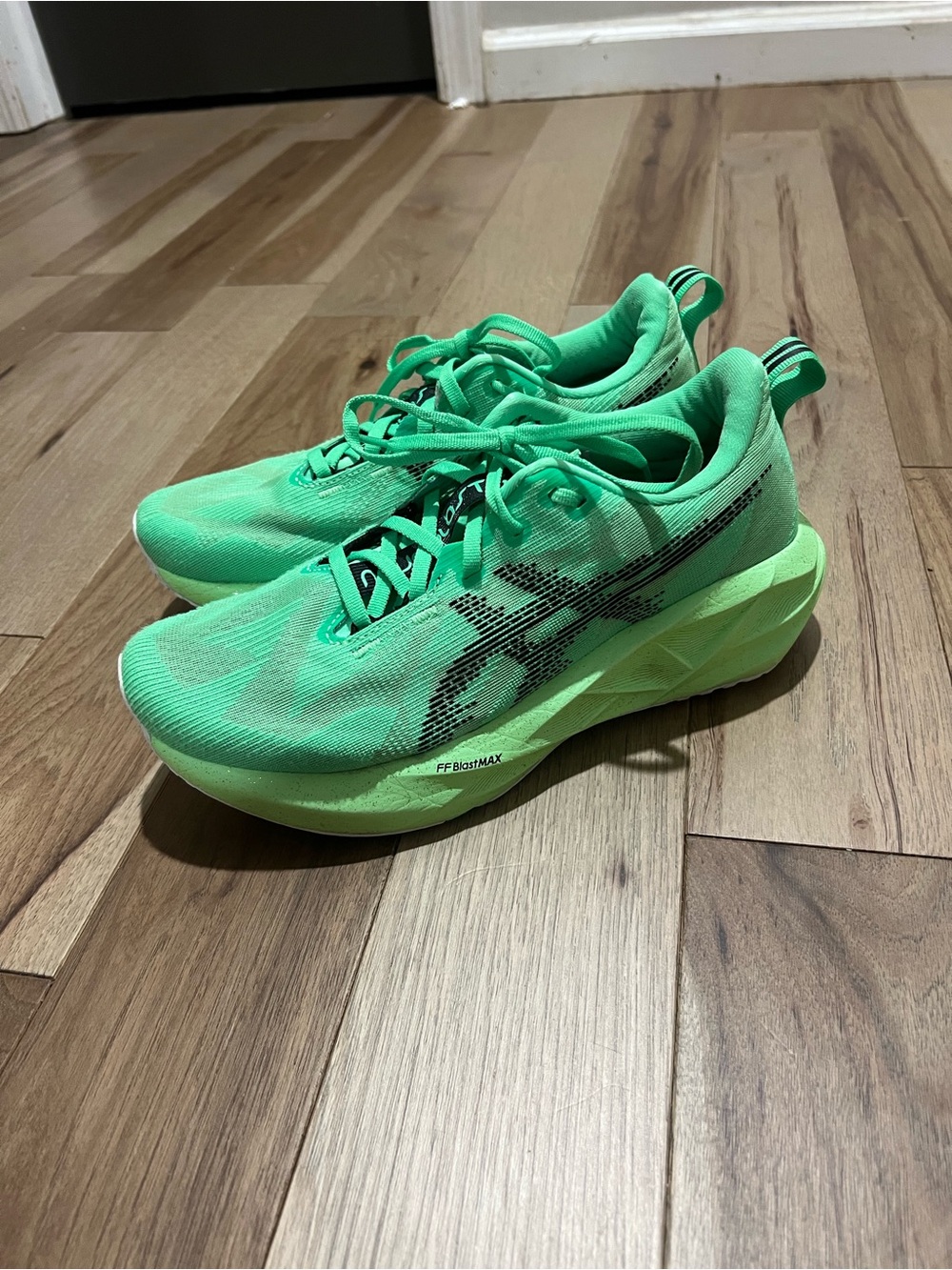 ASICS Novablast 5 Running Shoes Womens 8.5 Green Cushioned Sneakers Athletic - Picture 4 of 11